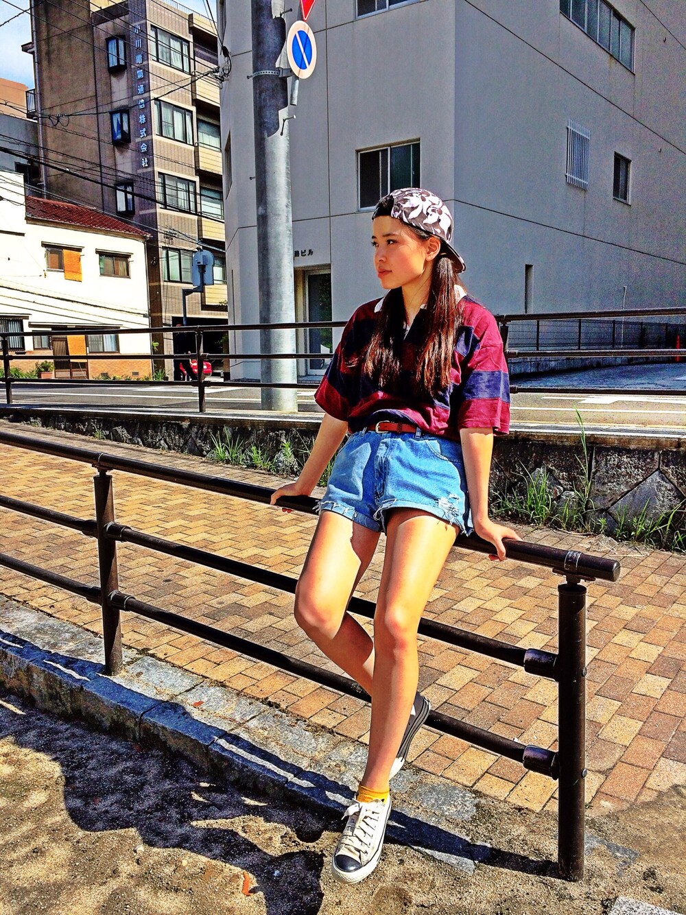 「stussy、converse」｜「STUSSYのStussy cap（キャップ、ホワイト系）」を使った、manaeさん（レディース・166cm）の夏コーディネートの1枚目の写真