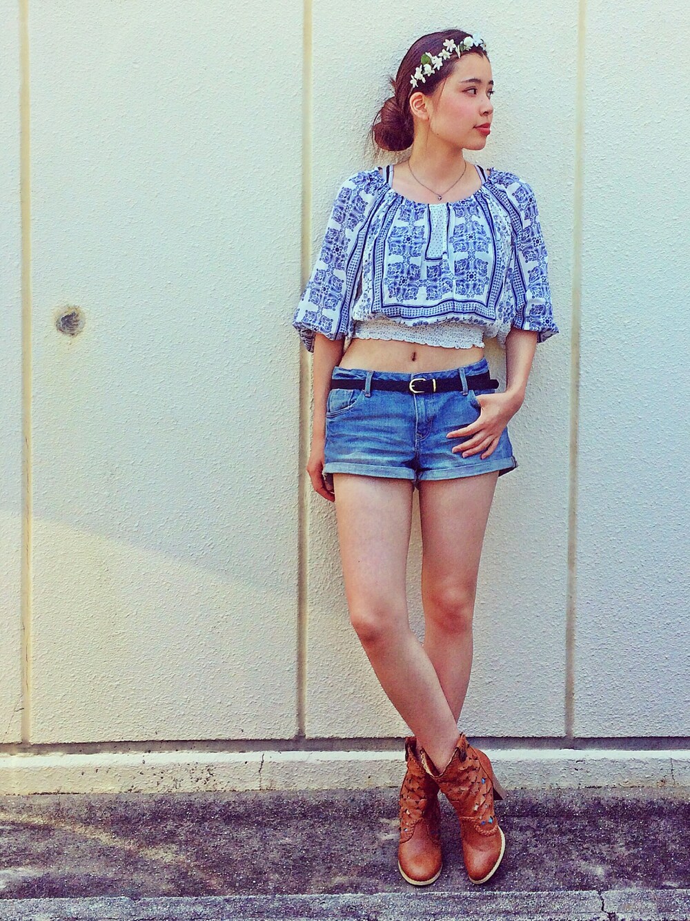 「H&M、summer、flower、FOREVER 21」｜「FOREVER 21のF21のフラワーヘアアクセサリー（ヘアバンド、ホワイト系）」を使った、manaeさん（レディース・166cm）の夏コーディネートの1枚目の写真