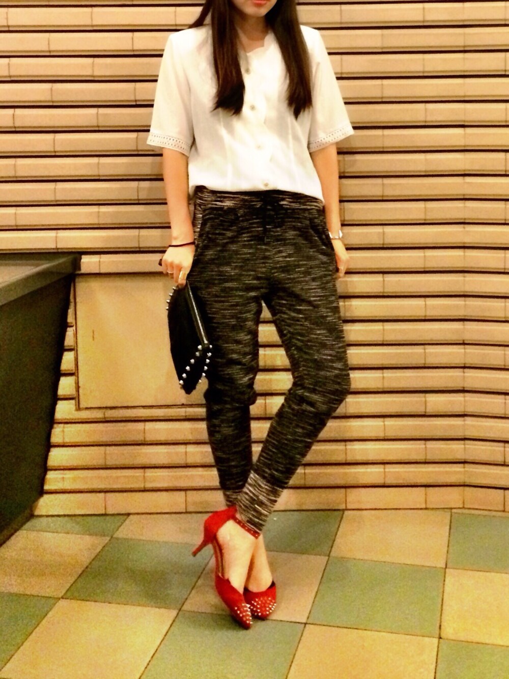 「ZARA、LOVE、shoes、FOREVER 21、H&M、coordinate、ひいおばあちゃん、お下がり、スウェットパンツ」｜「FOREVER 21のアイテム（その他パンツ、ブラック系）」を使った、manaeさん（レディース・165cm）の秋コーディネートの1枚目の写真