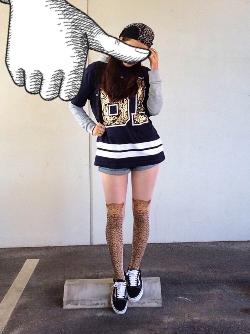 「ひょう柄、ヒョウ、H&M、VANS、oldschool、all h&m」｜「H&Mのアイテム（レギンス/スパッツ、その他）」を使った、manaeさん（レディース・166cm）の秋コーディネートの1枚目の写真