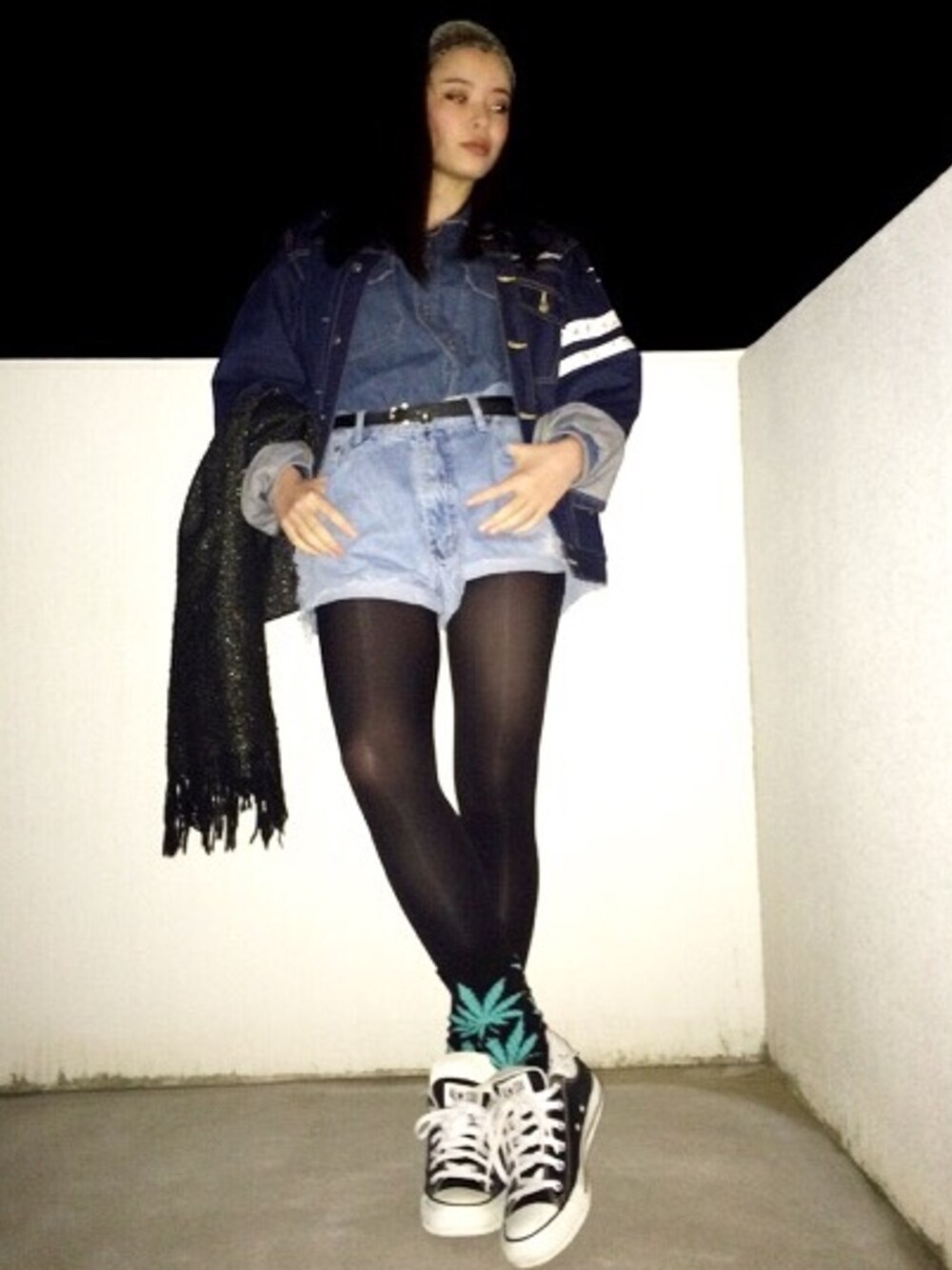「デニムオンデニムオンデニム、古着、HUF、converse、コンバース」｜「HUFのPLANTLIFE CREW SOCK（ソックス/靴下、ブラック系）」を使った、manaeさん（レディース・166cm）の冬コーディネートの1枚目の写真