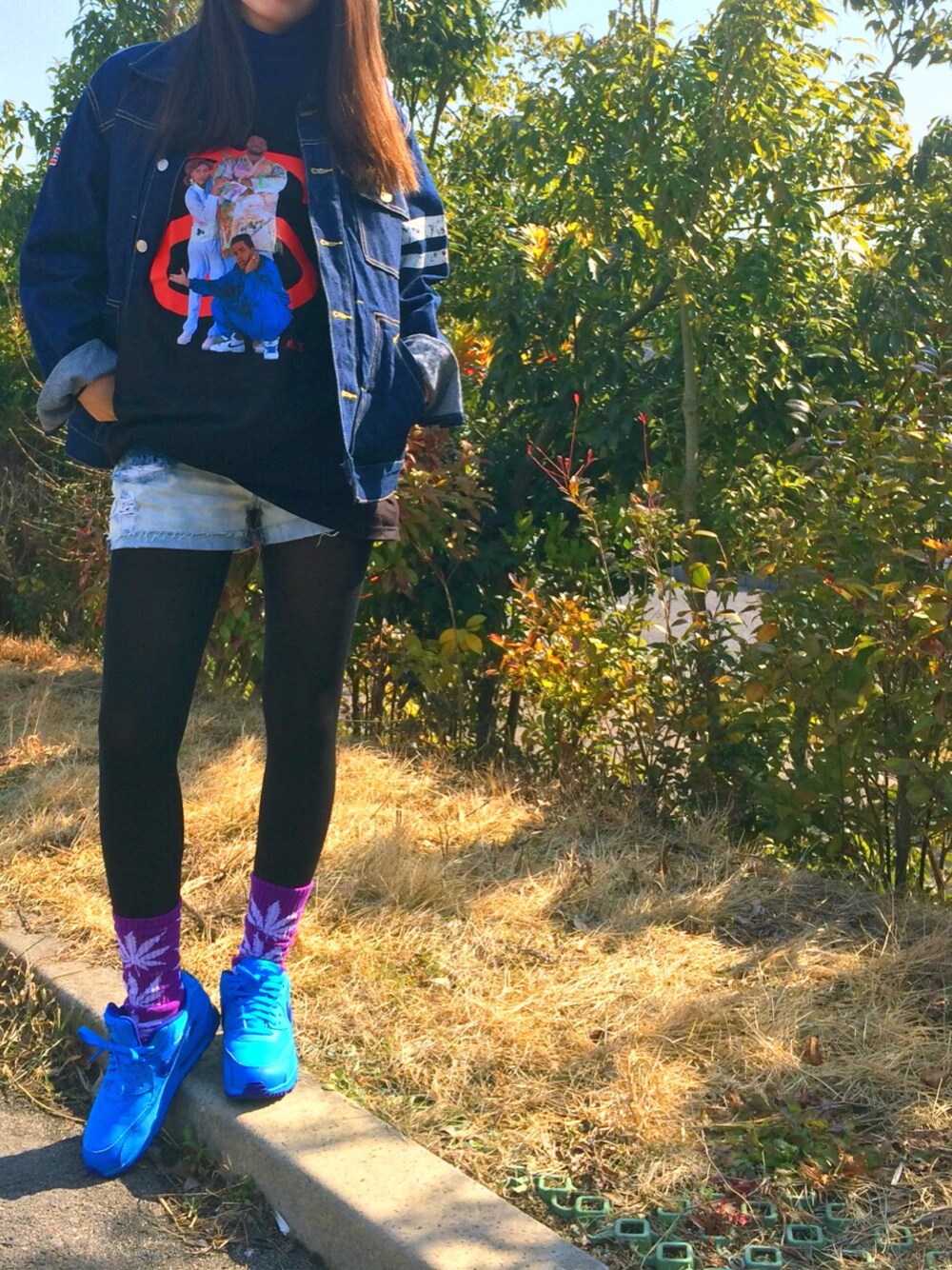 「stussy、AIR MAX、blue、NIKE、デニム×デニム、デニム」｜「BEAMS BOYのNIKE / エアマックス 90GS（307793-408）（スニーカー、ブルー系）」を使った、manaeさん（レディース・166cm）の冬コーディネートの1枚目の写真