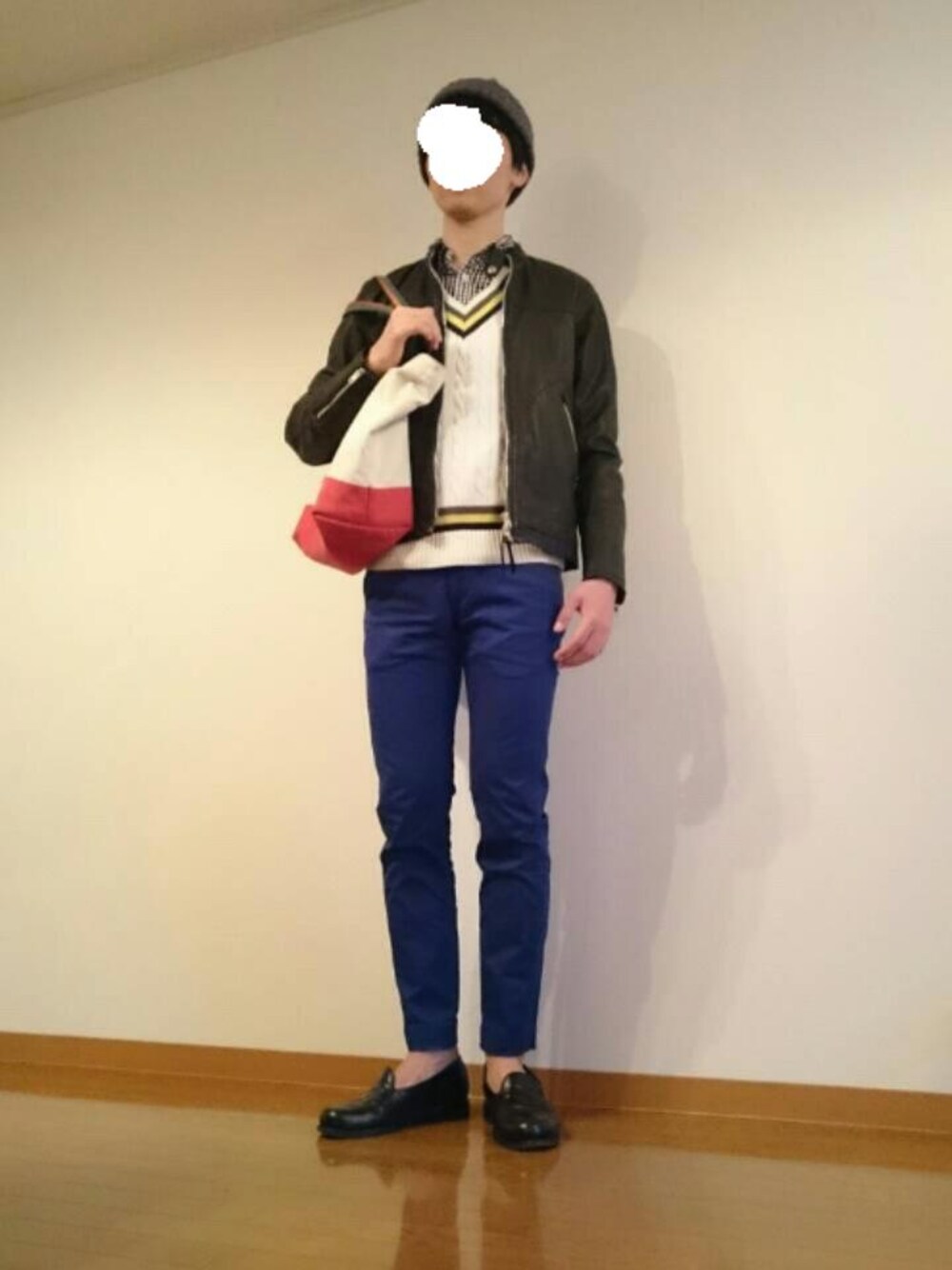 ブラック系のライダースジャケット、ブルー系のその他パンツ、ブルー系のシャツ/ブラウスを着用したメンズの冬コーディネートの1枚目の写真