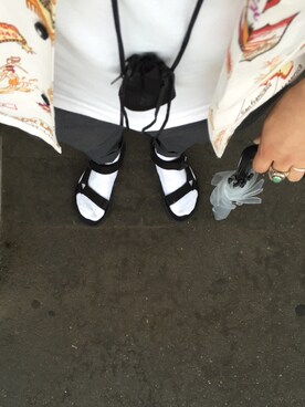 「AZUL by moussy（アズールバイマウジー）のアイテム（サンダル）」を使った、梅ちゃんさん（メンズ・170cm）の夏コーディネート