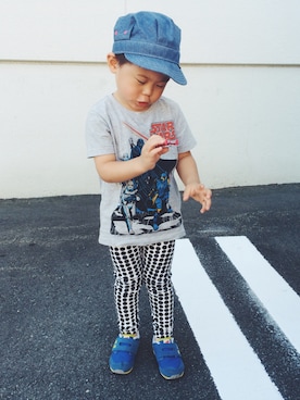 「UNIQLO Tシャツ」｜「アイテム（キャップ）」を使った、りんさん（キッズ・100cm）の秋コーディネート
