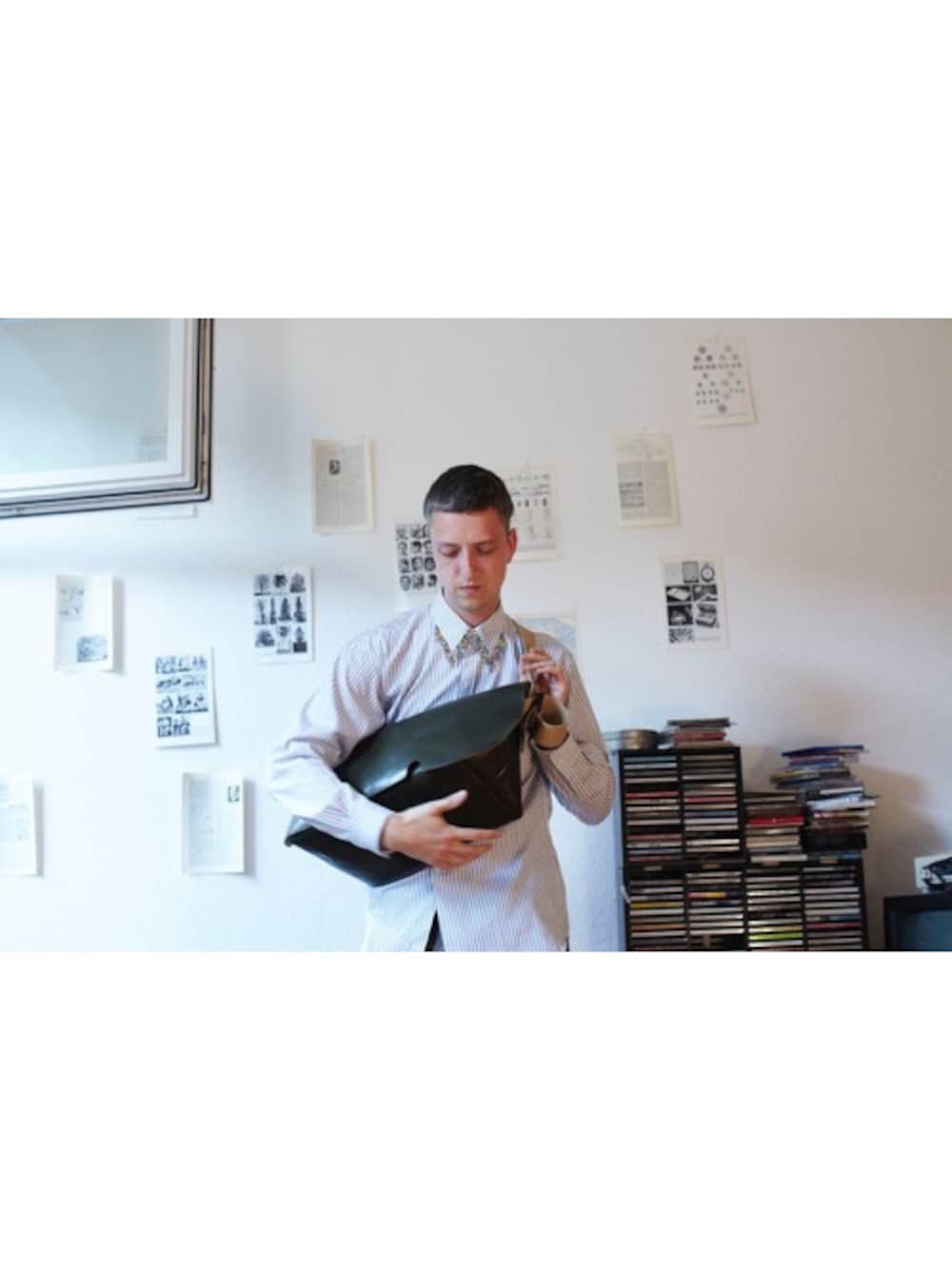 Uni&co.（ユニアンドコー）の「MESSENGER BAG (L)/DARK GREEN