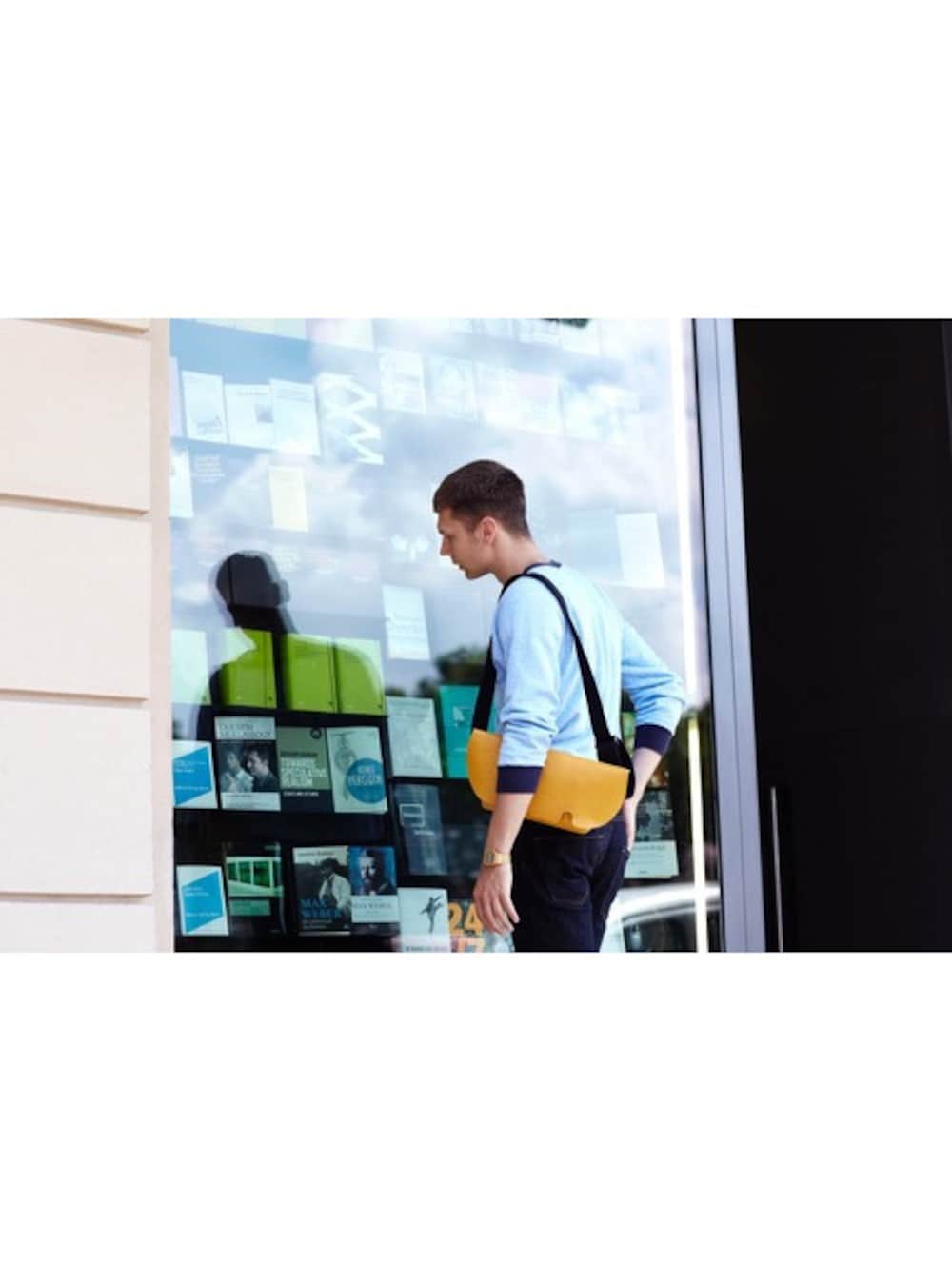 Uni&co.（ユニアンドコー）の「MESSENGER BAG (XS)/BROWNY