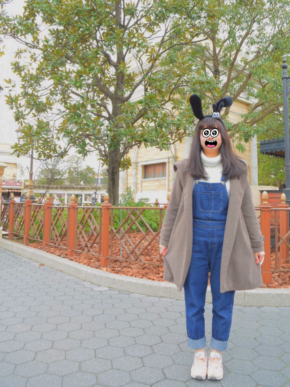 ダッフルコートを使った「ディズニーシー」の人気ファッション