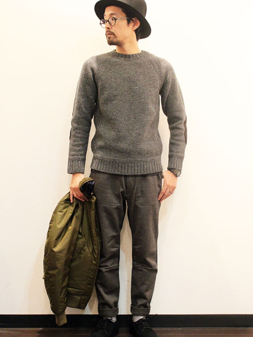 「テーパードパンツ、ニット、セーター、グレー、MA-1、ウールパンツ、クロップドパンツ、エルボーパッチ、ノーカラージャケット、マウンテンハット」｜「NasngwamのROOSEVELT HAT（ハット、その他）」を使った、twothings&thinkさん（メンズ・168cm）の冬コーディネートの1枚目の写真