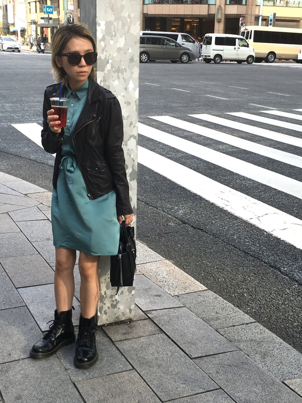 「春、カジュアル、シンプルコーデ、ライダース、ワンピース、マーチン、black、STYLE、fashion、ootd」｜「SON OF THE CHEESEのアイテム（ワンピース、グリーン系）」を使った、EMI Tigerさん（レディース・156cm）の春コーディネートの1枚目の写真