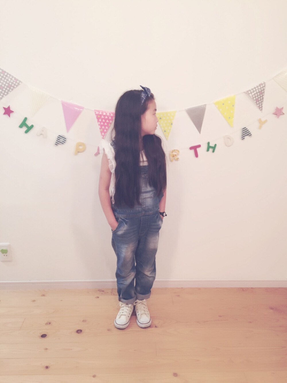 「オーバーオール、ペイズリー、カチューシャ、デニム、誕生日」｜「H&Mの8歳になりました♡（サロペット/オーバーオール、ブルー系）」を使った、mini...yさん（キッズ・120cm）の夏コーディネートの1枚目の写真