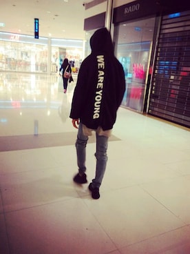 「H&M（エイチ・アンド・エム）のアイテム（デニムパンツ、ブルー系）」を使った、山本さん（メンズ・170cm）の冬コーディネート