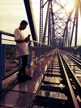 「teeny 350のアイテム（スニーカー、ブラック系）」を使った、山本さん（メンズ・170cm）の春コーディネート