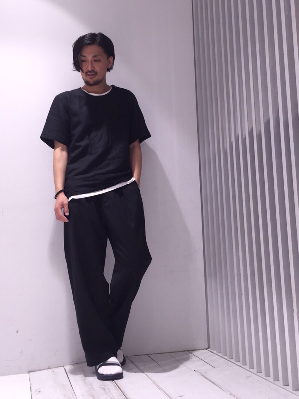 三崎 裕也さんの「LINEN VISCOSE BROAD CLOTH CREWNECK SHIRT（soe shirts）」を使ったコーディネート