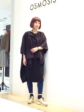 「OSMOSIS（オズモーシス）のアイテム（ポンチョ）」を使った、OSMOSIS大分 ORIEさん（レディース・169cm）の秋コーディネート