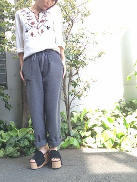 「KAMILI（カミリ）の[KAMILi / カミリ] FRINGE SANDALS（サンダル、ブラック系）」を使った、KAMILi tomoko ogawaさん（レディース・157cm）の春コーディネート