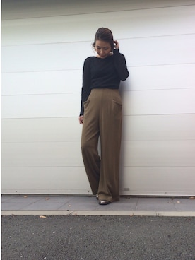 「Jonnlynx（ジョンリンクス）のアイテム（タンクトップ）」を使った、KAMILi tomoko ogawaさん（レディース・157cm）の秋コーディネート
