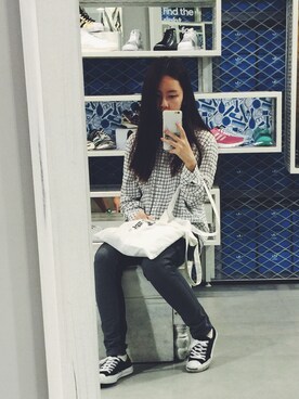 「TOPSHOP（トップショップ）のアイテム（シャツ/ブラウス、ホワイト系）」を使った、leilaさん（レディース・165cm）の春コーディネート