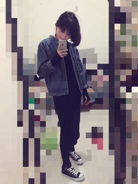 「匡威のアイテム（スニーカー、ブラック系）」を使った、叶芸芸芸さん（レディース）の秋コーディネート