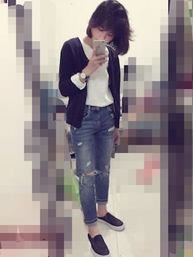 「ZARA（ザラ）のアイテム（デニムパンツ、ブルー系）」を使った、叶芸芸芸さん（レディース）の秋コーディネート