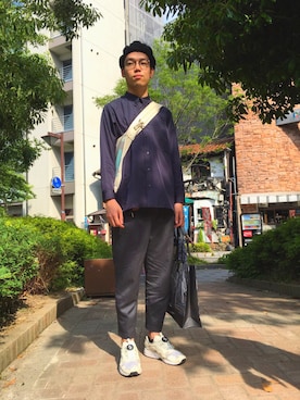 「OLIVER PEOPLES」｜「アイテム（スラックス）」を使った、すぎもと たくよさん（メンズ・183cm）の春コーディネート