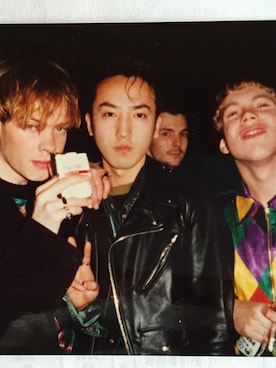 「UK」｜「アイテム（ライダースジャケット）」を使った、DJ KOKI ABE さん（メンズ・171cm）の秋コーディネート