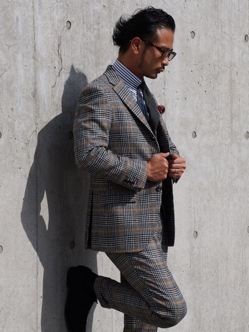 「グレンチェック、glen check」｜「HARRISONS of EDINBURGHのアイテム（セットアップ、グレー系）」を使った、Mr.Seigo さん（メンズ・175cm）の秋コーディネートの1枚目の写真