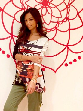 「Desigual（デシグアル）のアイテム（Tシャツ/カットソー）」を使った、Kikuchi Kattyさん（レディース・160cm）の秋コーディネート
