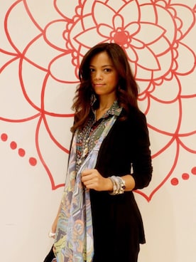 「Desigual（デシグアル）のアイテム（カーディガン/ボレロ）」を使った、Kikuchi Kattyさん（レディース・160cm）の秋コーディネート