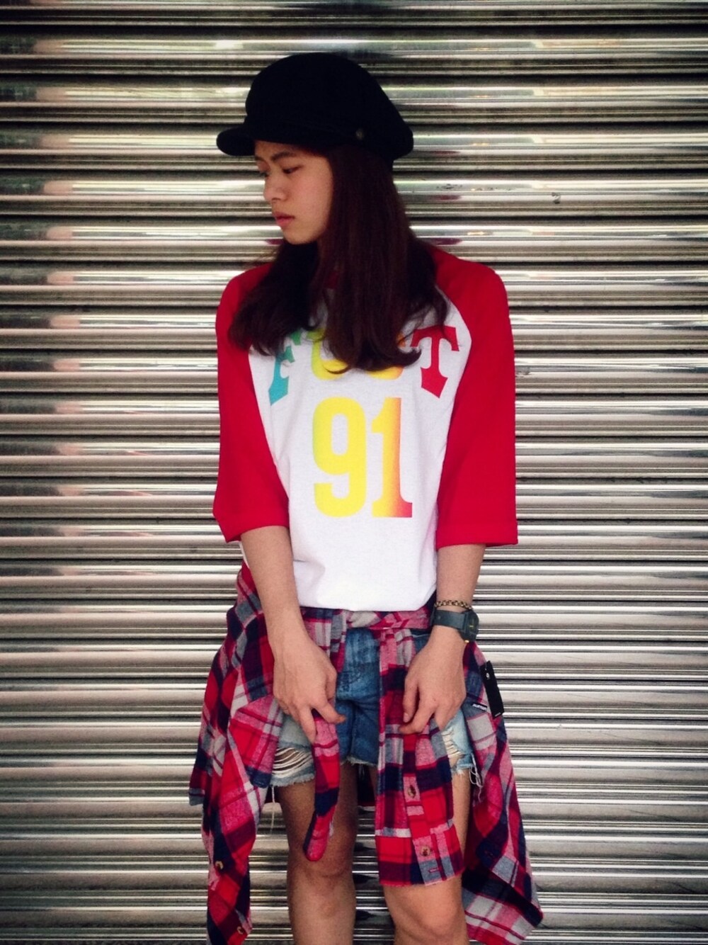 「undergarden 、FUCT、BURTON、brixton」｜「fuctのアイテム（Tシャツ/カットソー、レッド系）」を使った、heeheeさん（レディース・160cm）の秋コーディネートの1枚目の写真