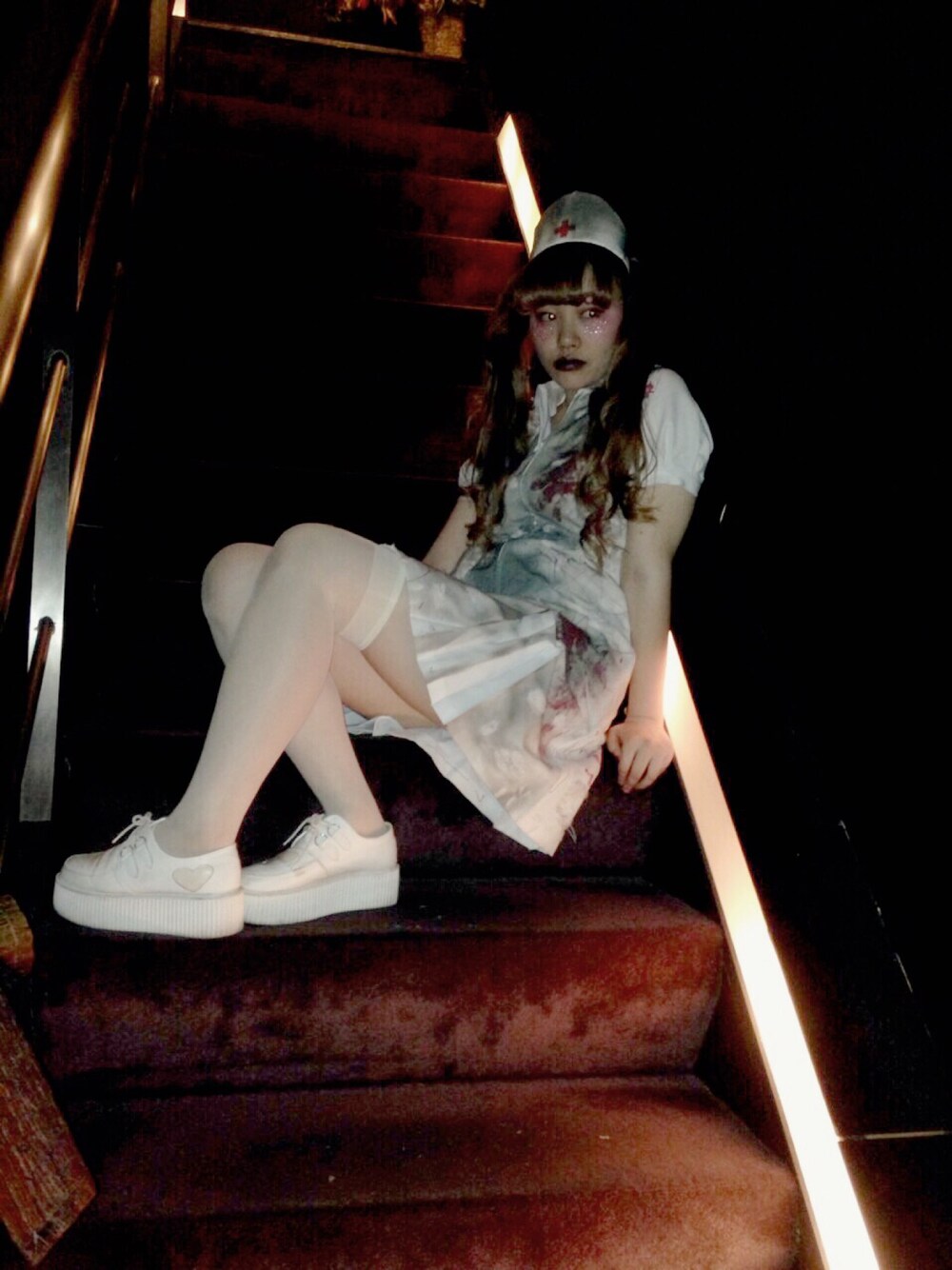 「ハロウィン、コスプレ、ナース、キラキラメイク、キラキラ」｜「本物のナース服のアイテム（ワンピース、ホワイト系）」を使った、ファンシーメルヘンチックがーるさん（レディース・170cm）の秋コーディネートの1枚目の写真