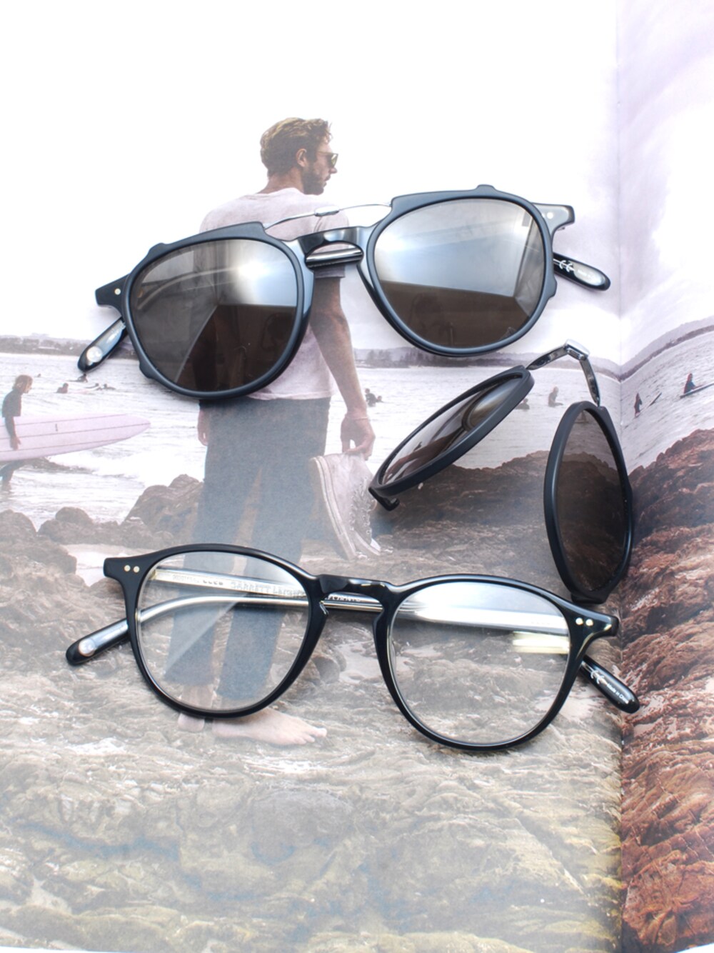 ブラック系のメガネを着用したメンズの冬コーディネートの1枚目の写真