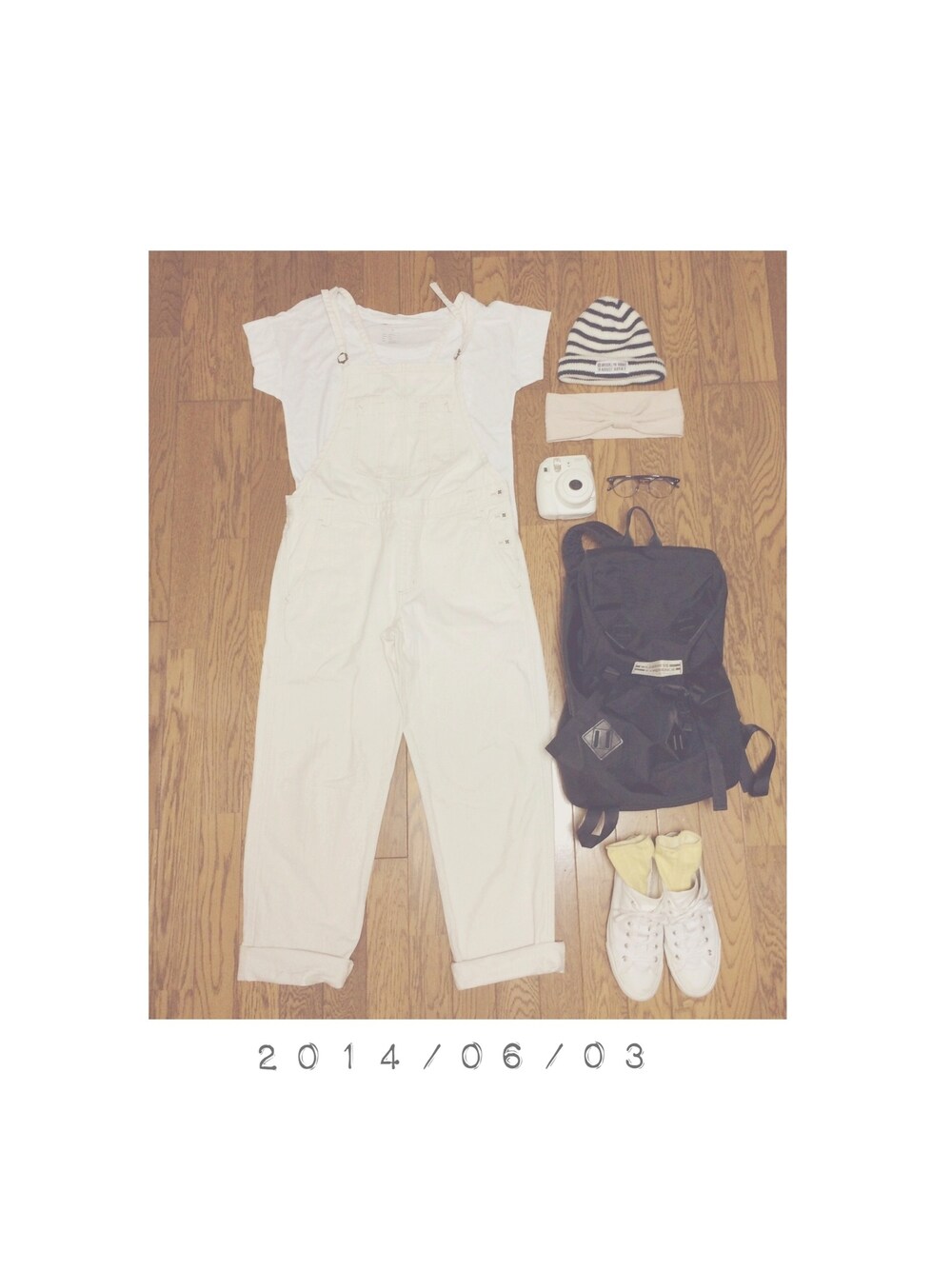 「オールインワン、LOWRYS FARM、MHL.、journal standard、オールホワイト、黒リュック、白Tシャツ」｜「CONVERSEの・ALL STAR MHL. OX　-MEN（スニーカー、ホワイト系）」を使った、m a i k o ❁さん（レディース・160cm）の夏コーディネートの1枚目の写真