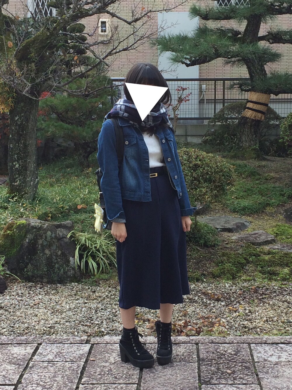 「チェック、マフラー、ガウチョパンツ、リブニット、Gジャン、GU」｜「GUのアイテム（ニット/セーター、ホワイト系）」を使った、もえのすけさん（レディース・159cm）の秋コーディネートの1枚目の写真