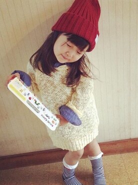 「GU（ジーユー）のアイテム（ニット/セーター、イエロー系）」を使った、kairiさん（キッズ・100cm）の冬コーディネート