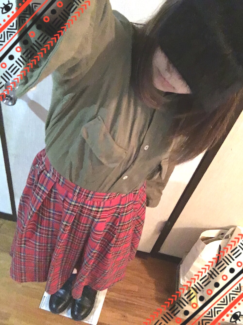 「秋コーデ、ブラック、WEGO、カーキ、レッド、せつこーで、アンゴラ、ポケットＴシャツ、3ホール、チェック」｜「WEGOのWEGO/アンゴラキャスケット（キャスケット、ブラック系）」を使った、せつこさん（レディース・146cm）の秋コーディネートの1枚目の写真