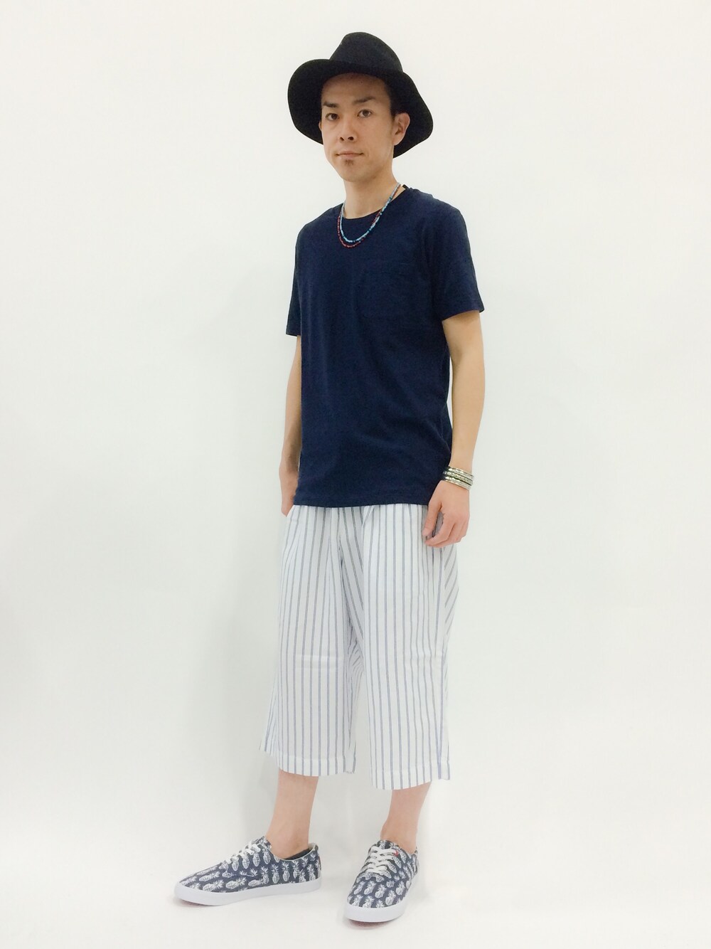 「SHIPSのSC:ORGANIC C/N S/S TEE（Tシャツ/カットソー、ブルー系）」を使った、マツダ ケンさん（メンズ・174cm）の春コーディネートの1枚目の写真