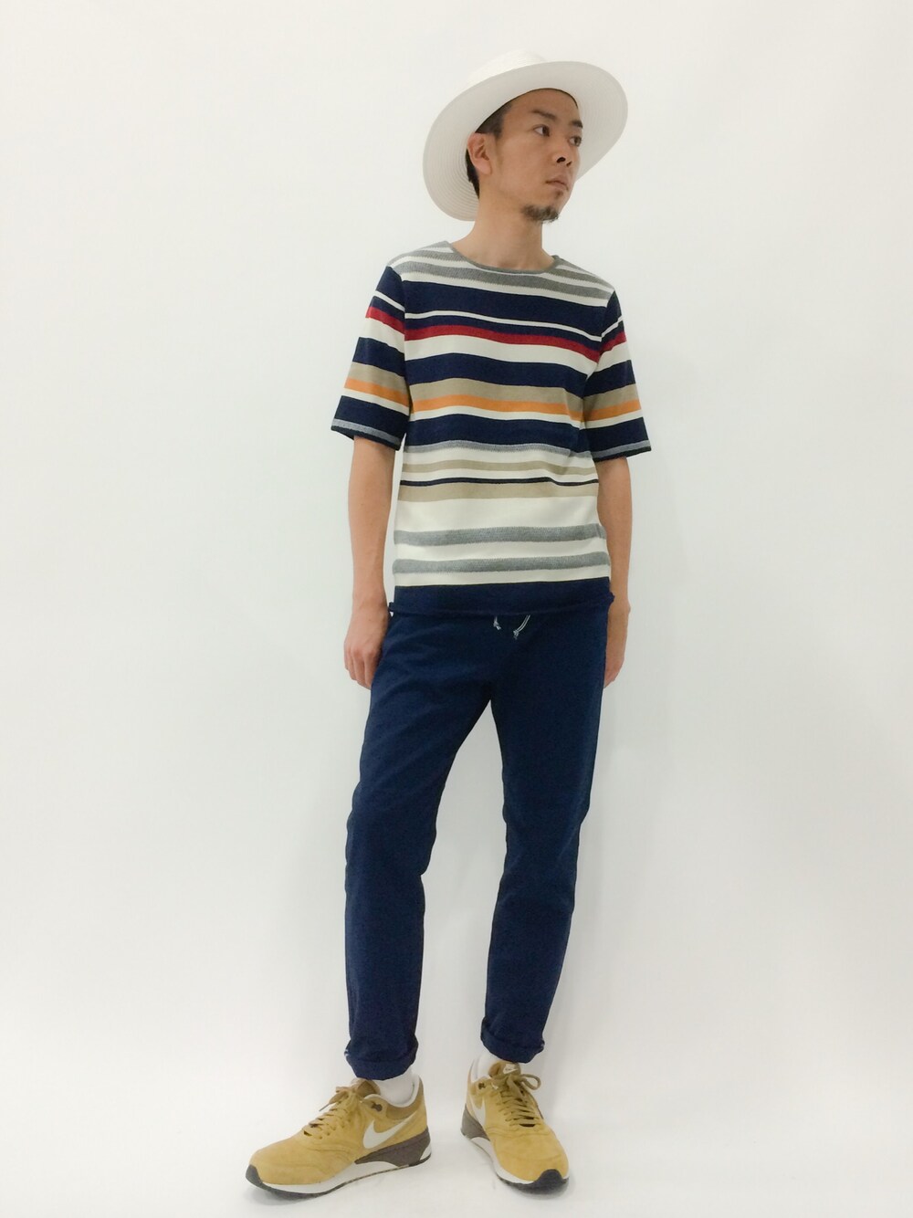 「ボーダー、クロップドパンツ、サマーニット、ツバ広ハット、マルチボーダー」｜「atmos/atmos girlsのNIKE AIR ODYSSEY LTR【SP】（スニーカー、ブラウン系）」を使った、マツダ ケンさん（メンズ・174cm）の夏コーディネートの1枚目の写真