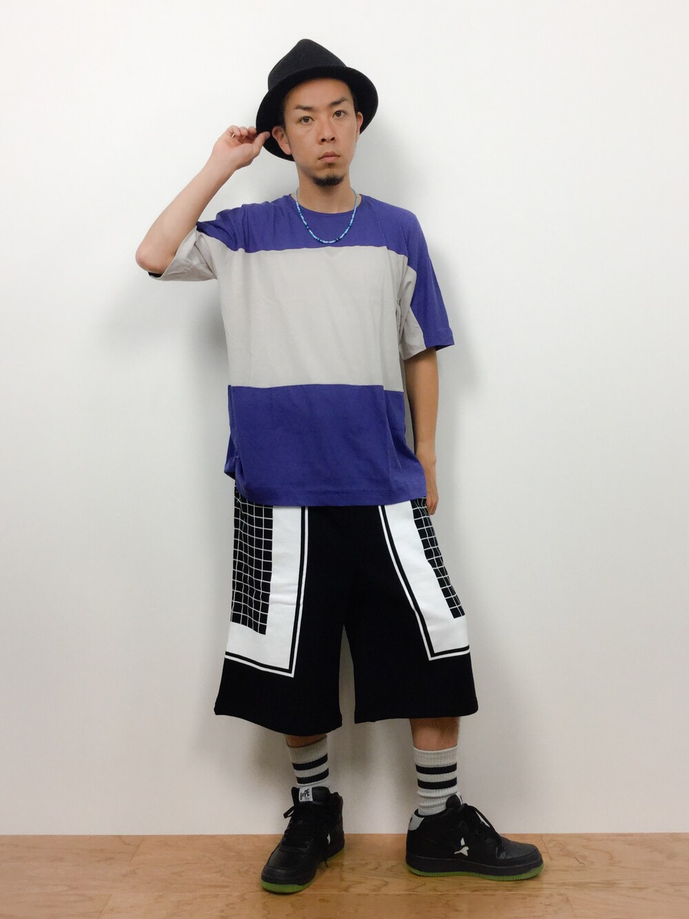 「ビッグシルエット、ボーダー、ストリート、オーバーサイズ、ワイドパンツ」｜「DETAILSのL.H.P/wisdom/スウェットプリントショーツ（その他パンツ、その他）」を使った、マツダ ケンさん（メンズ・174cm）の夏コーディネートの1枚目の写真