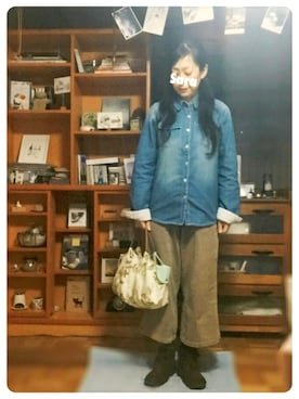 「ダンガリーシャツ」｜「アイテム（モカシン/デッキシューズ）」を使った、saraさん（レディース・151cm）の冬コーディネート