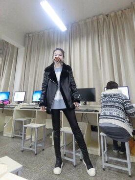 「ACNE（アクネ）のアイテム（ジャケット/アウター）」を使った、誩雯さん（レディース・165cm）の秋コーディネート