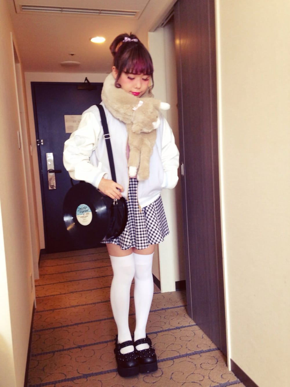 「Candy Stripperのshoes（バレエシューズ、ブラック系）」を使った、オクヒラテツコさん（レディース・157cm）の春コーディネートの1枚目の写真