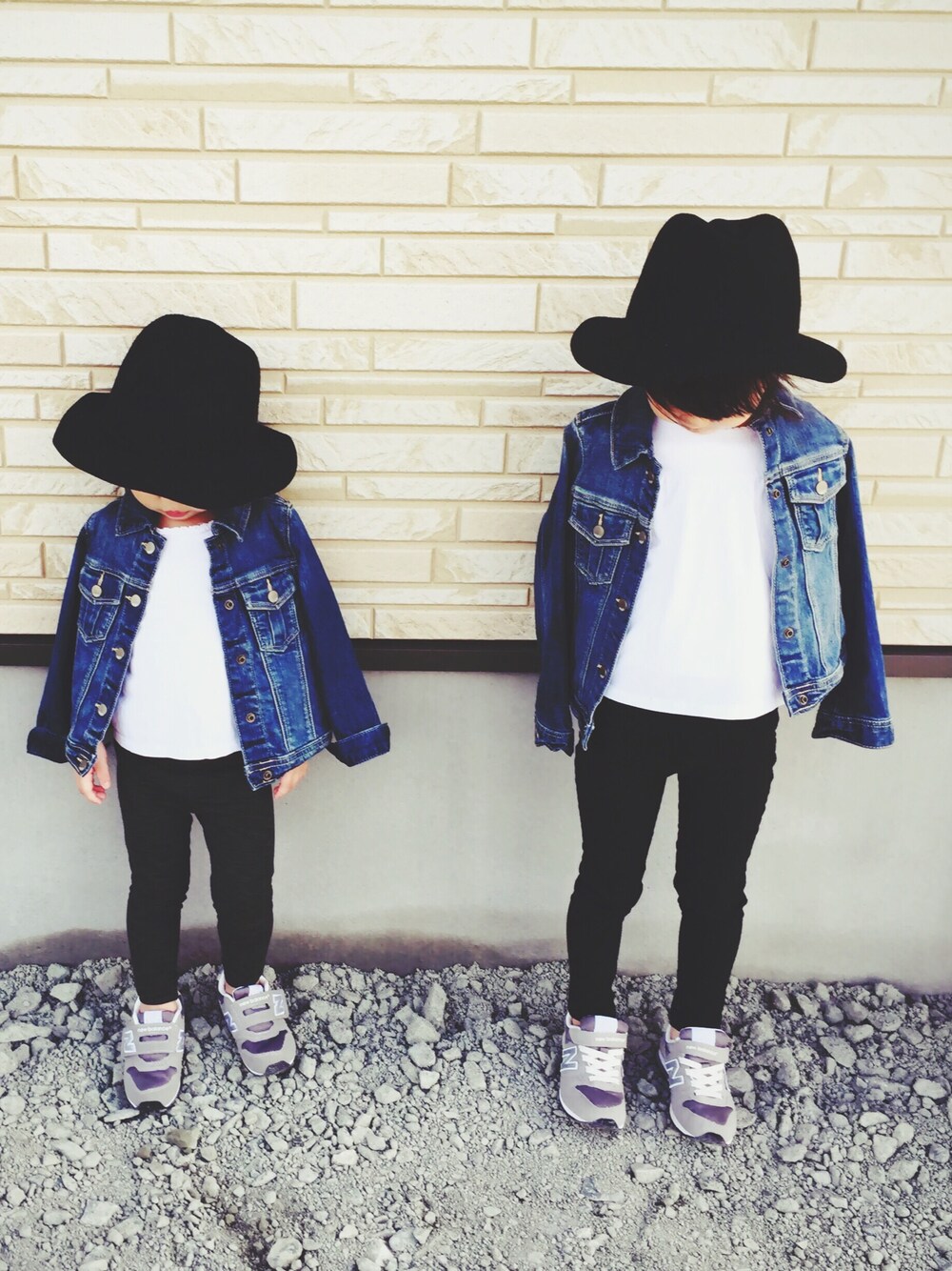 「kids、H&M、gap kids、New Balance、Right-on、娘コーデ、デニムジャケット、ハット、2歳、4歳」｜「Right-onのアイテム（ハット、ブラック系）」を使った、▷▷▷さん（キッズ・100cm）の秋コーディネートの1枚目の写真