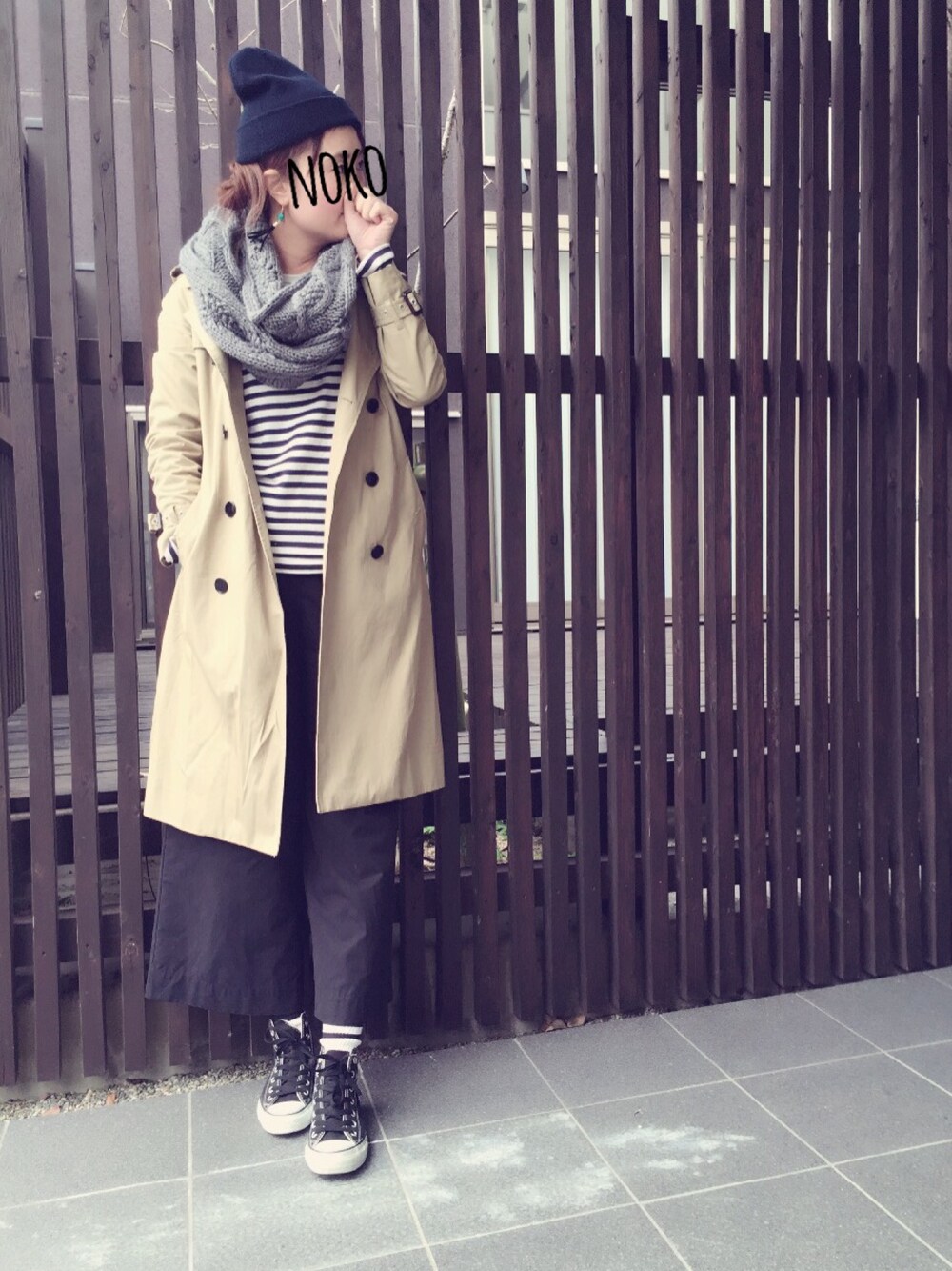 「プチプラ、ニット帽、おんなのこ、スニーカー」｜「MOUSSYのSTANDERD TRENCH COF（トレンチコート、ベージュ系）」を使った、nokochestさん（レディース・166cm）の冬コーディネートの1枚目の写真