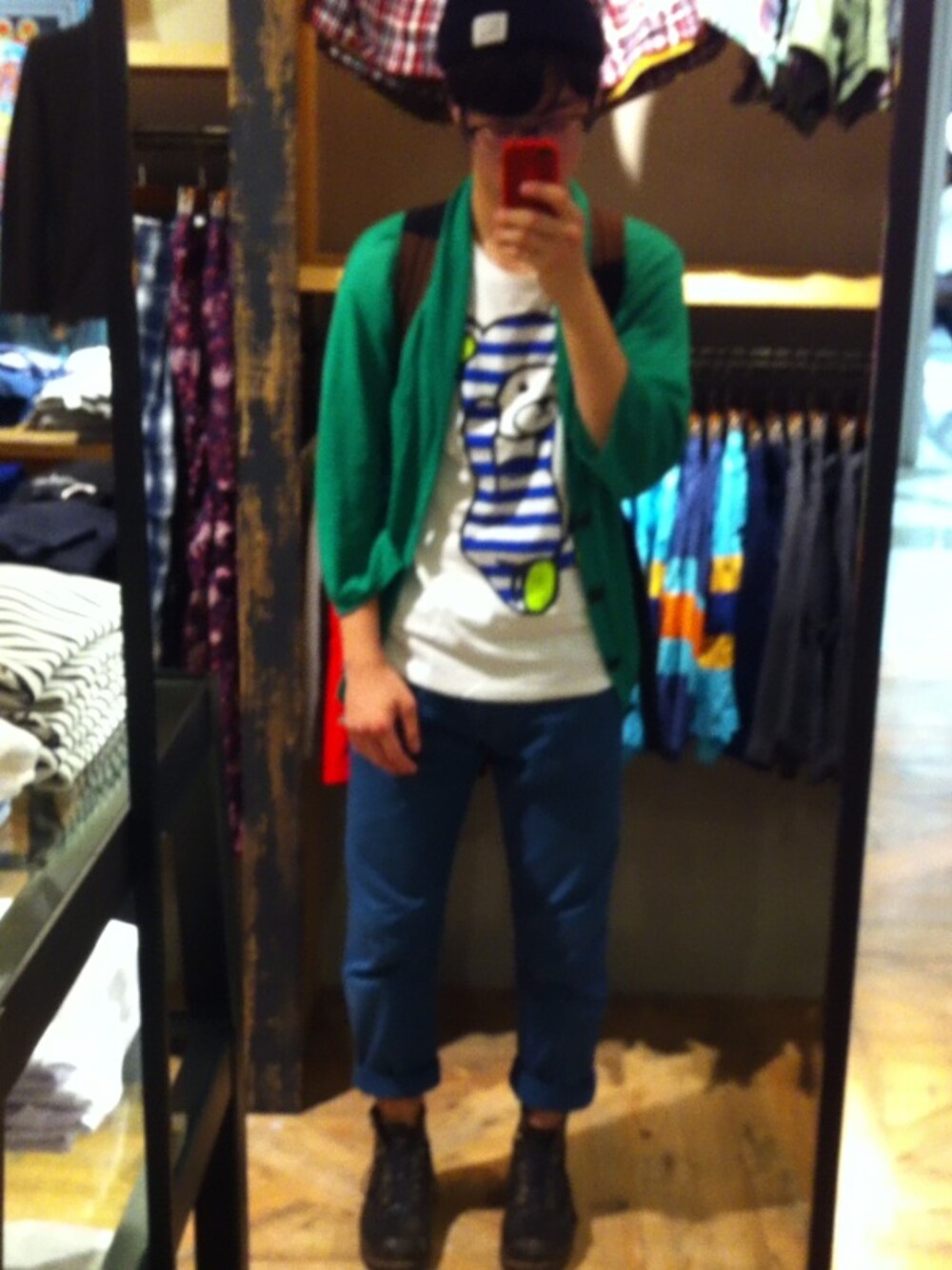 「ワークブーツ、ニット帽、青パンツ」｜「Design Tshirts Store graniphのアイテム（Tシャツ/カットソー、その他）」を使った、TAケしさん（メンズ・168cm）の夏コーディネートの1枚目の写真