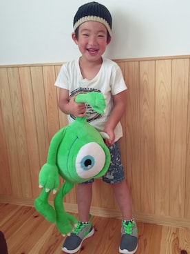 「ハグマグ」｜「アイテム（おもちゃ）」を使った、そふとくりん♥︎さん（キッズ・110cm）の春コーディネート