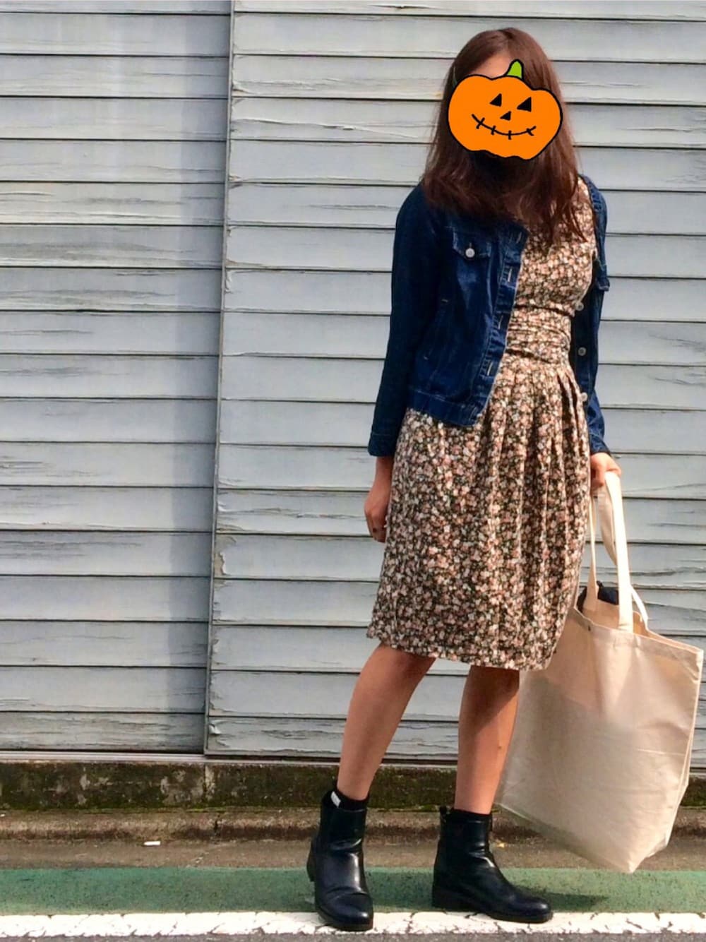 「秋のコーデ、赤毛のアン、ヴィンテージワンピース、vintage、花柄、ジージャン」｜「no brandのアイテム（バレッタ/ヘアクリップ、グリーン系）」を使った、micha.x.!さん（レディース・160cm）の秋コーディネートの1枚目の写真