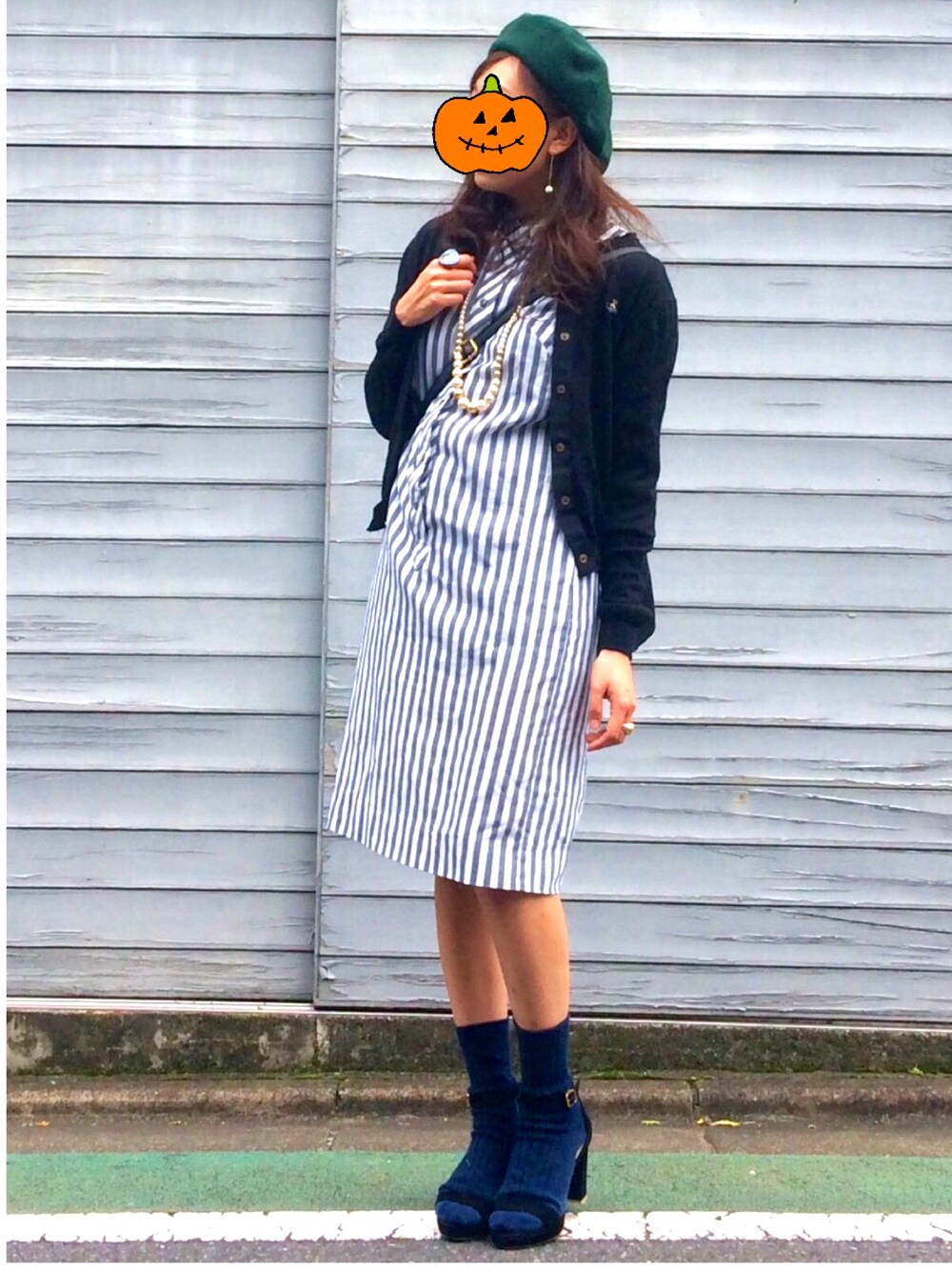 「秋コーデ、ベレー帽、ヴィンテージ、viviennewestwood、vintage、ヴィヴィアンウエストウッド、靴下 × サンダル」｜「MARGARET HOWELLのアイテム（ハンチング/ベレー帽、グリーン系）」を使った、micha.x.!さん（レディース・160cm）の秋コーディネートの1枚目の写真