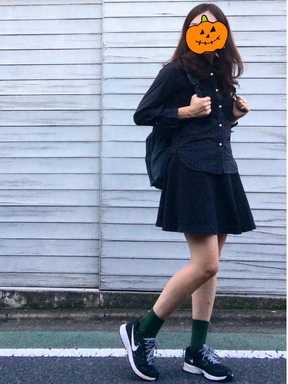 「秋のコーデ、シャツコーデ、モスグリーン、ナイキスニーカー、リュック、happy socks、スポーティー」｜「Ray BEAMSのIntimate Diary×Ray BEAMS / 別注 レース チェックシャツ（シャツ/ブラウス、その他）」を使った、micha.x.!さん（レディース・160cm）の秋コーディネートの1枚目の写真