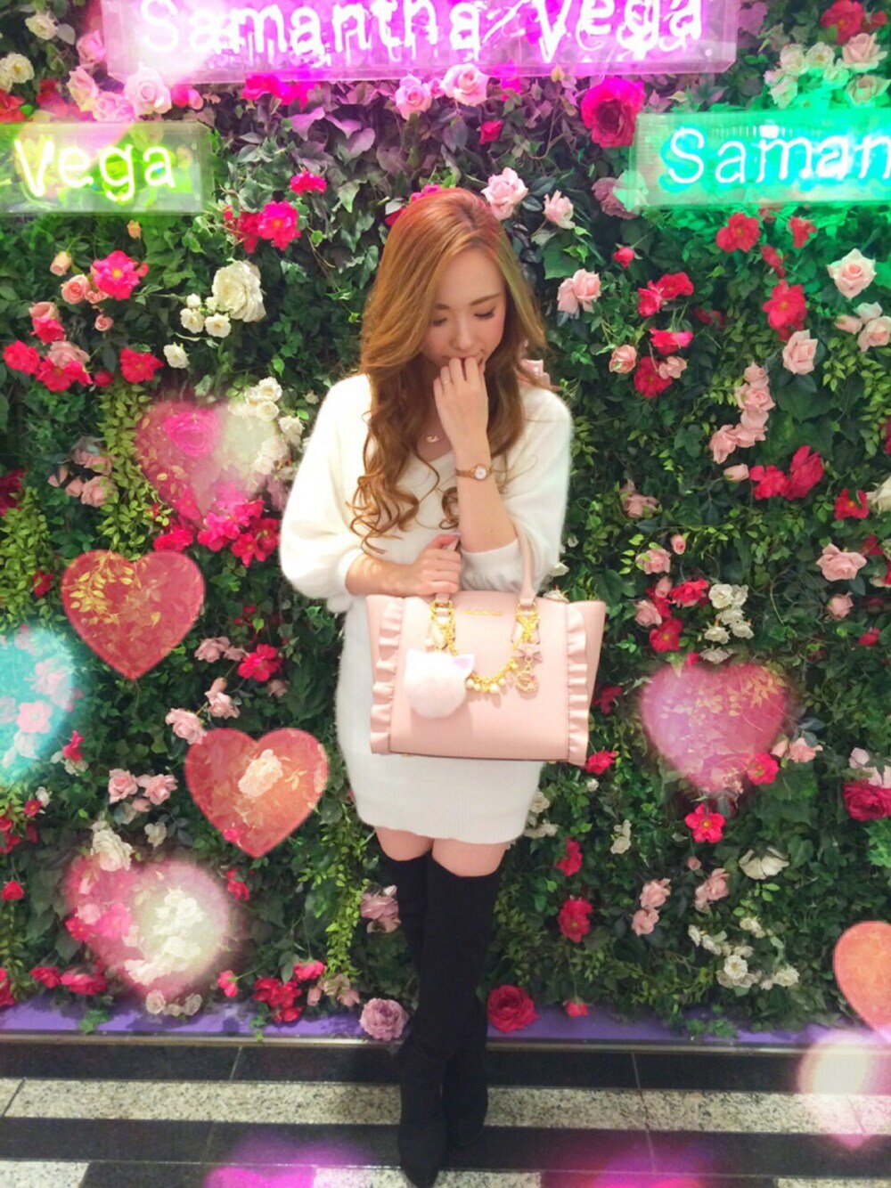 「フリルトート、ファーチャーム、猫耳、恋叶バッグ、E-girls、Samantha Vega、Samantha Thavasa、サマンサベガ、サマンサタバサ、shibuya109」｜「SAMANTHAVEGAの【CM着用】フラワーチャーム付きフリルトート小（ハンドバッグ、ピンク系）」を使った、ふーちゃんさん（レディース・155cm）の秋コーディネートの1枚目の写真